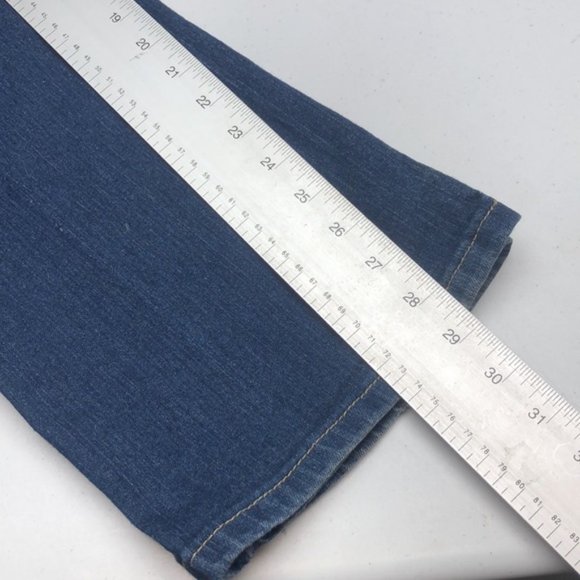LIKE NEW SIMON CHANG STRAIGHT LEG JEANS 10/30x29 ⭐️ - Picture 10 of 12